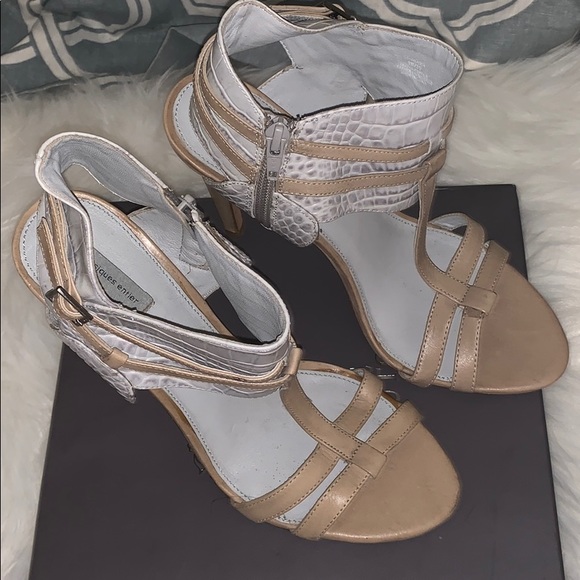 Classique Entier Animal Print Strappy Sandals 9M - Picture 2 of 4